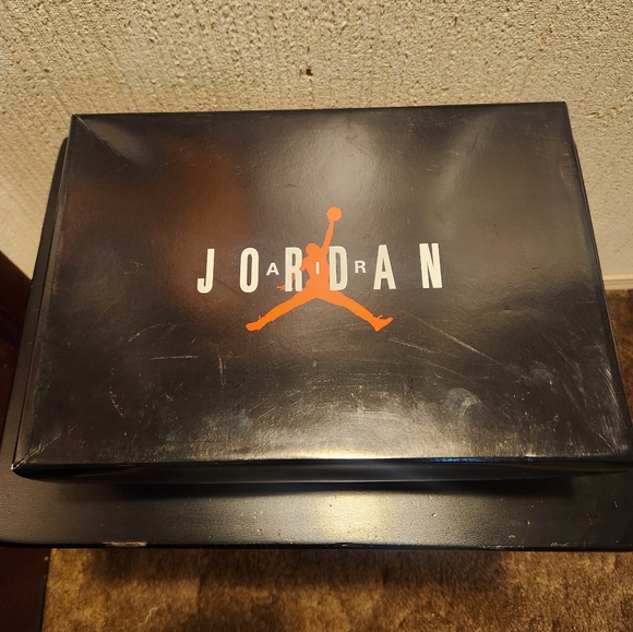 Air Jordan 11 Retro Low - white/university/red-black size 10.5 - Picture 2 of 8